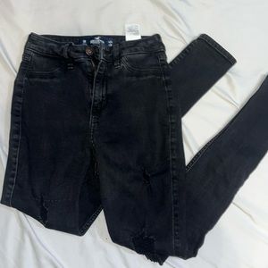 Women’s Hollister Black Distressed Skinny Jeans 🖤